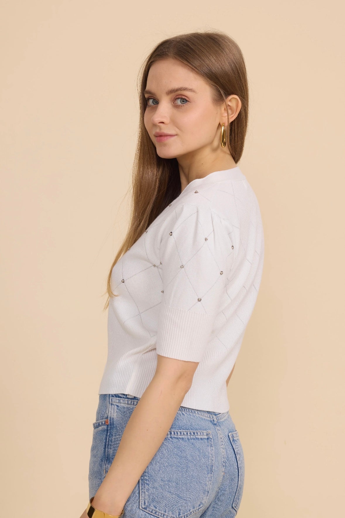 Top en maille fine orné de strass et de boutons dorés - 563