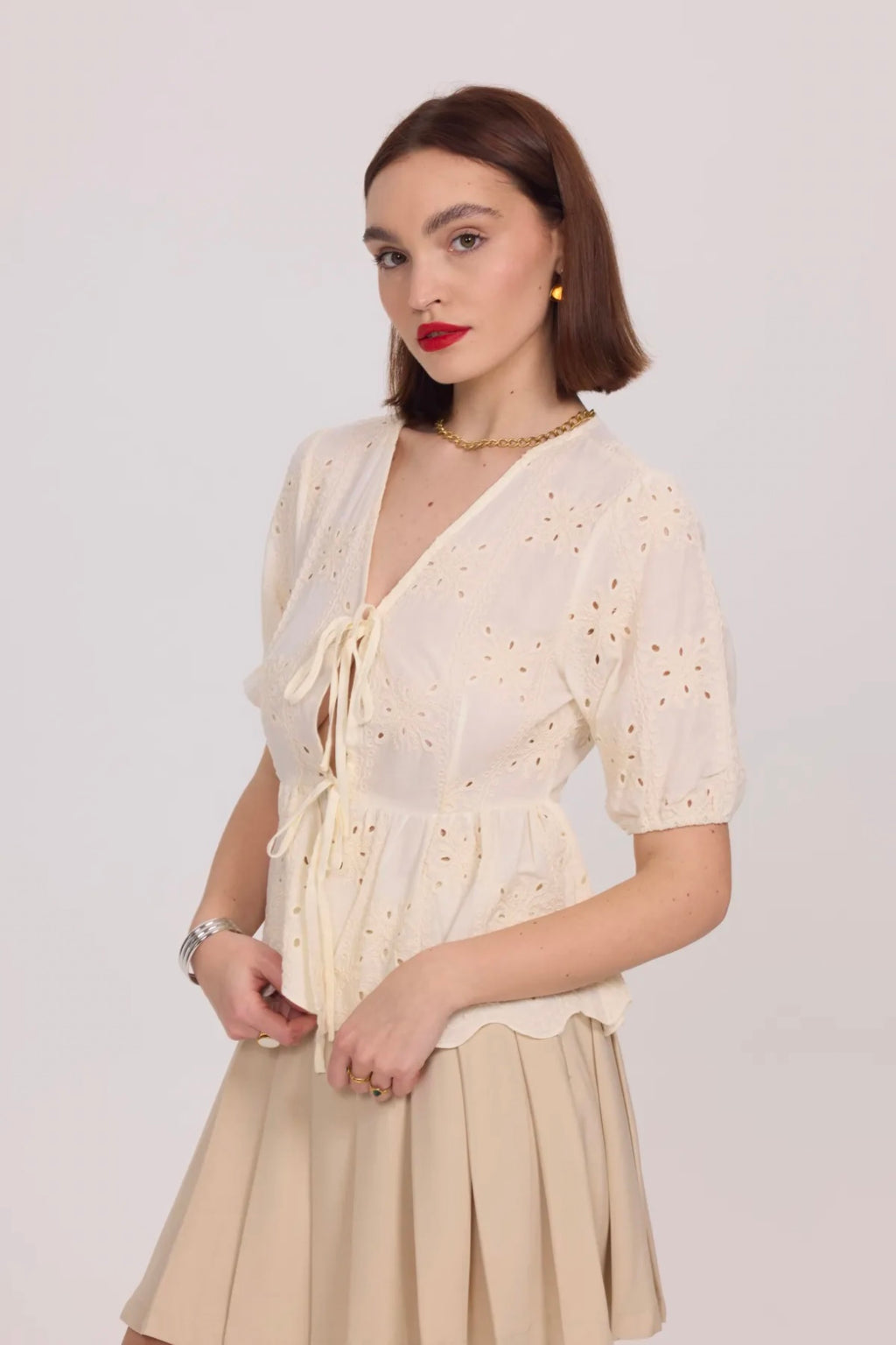 Top à manches courtes orné de broderies - 3095