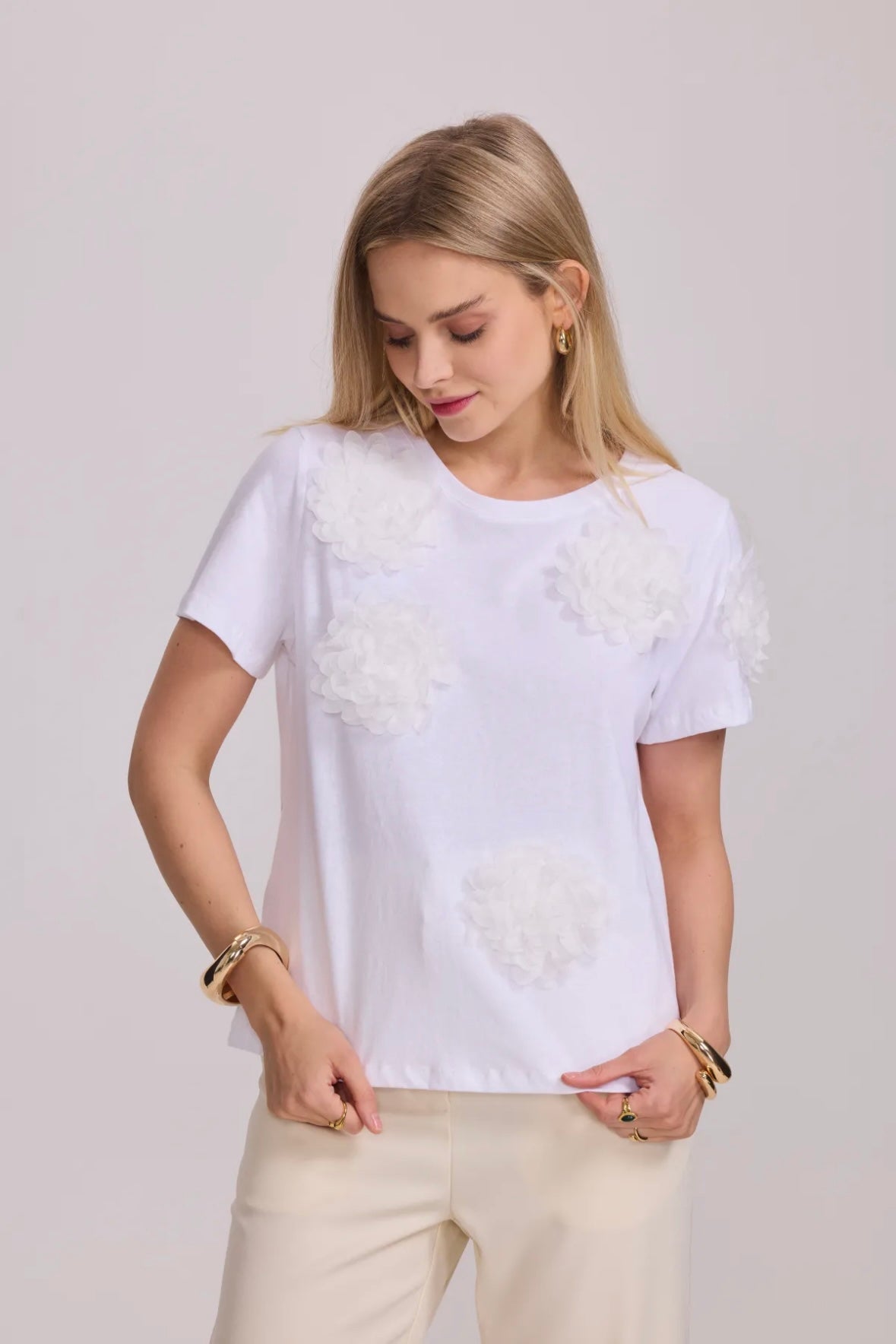 T-shirt en coton avec fleurs en relief - 3071