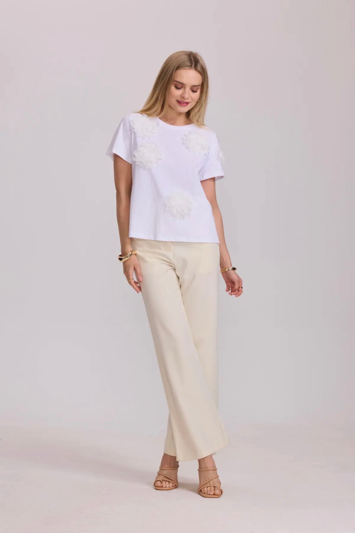 T-shirt en coton avec fleurs en relief - 3071