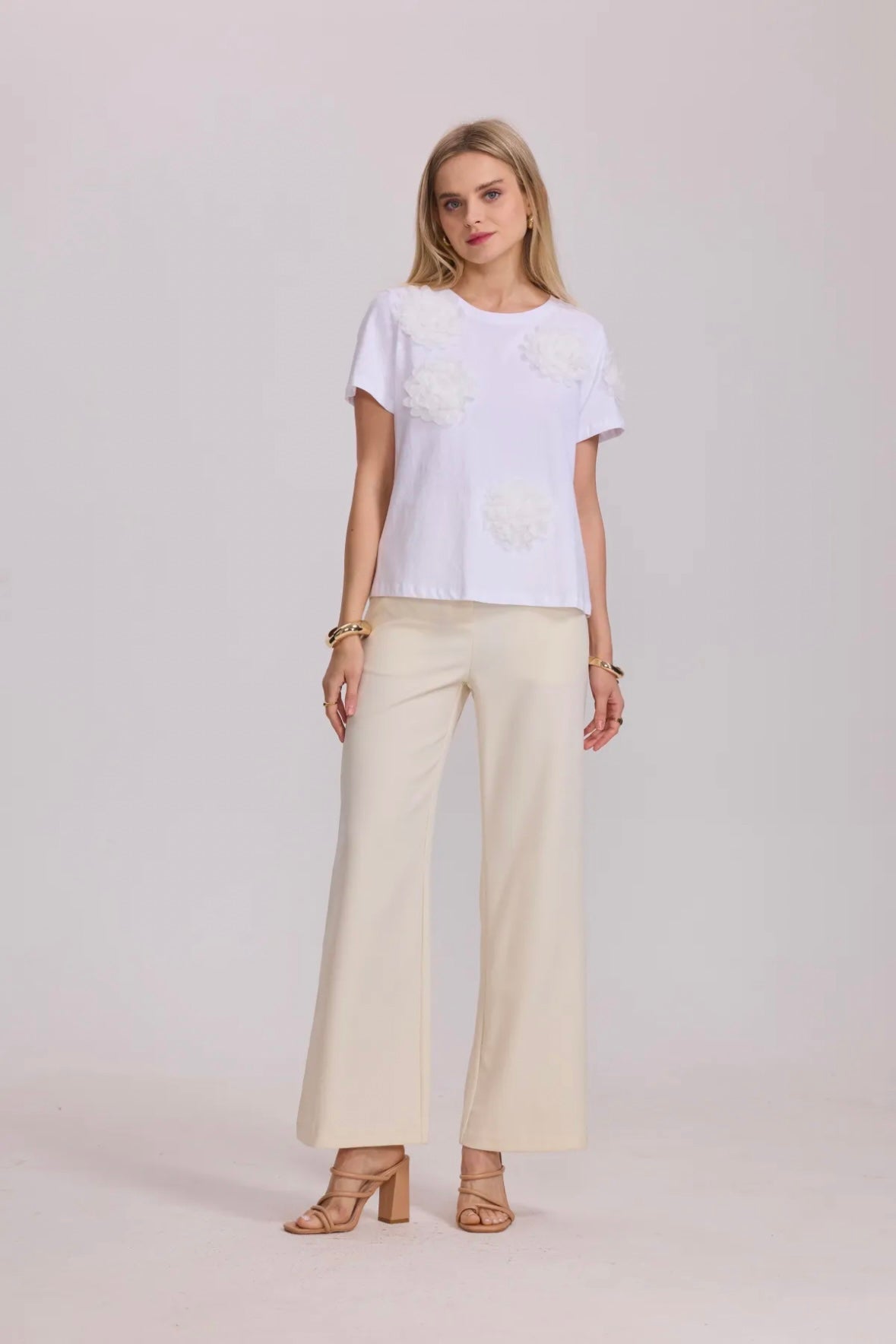 T-shirt en coton avec fleurs en relief - 3071