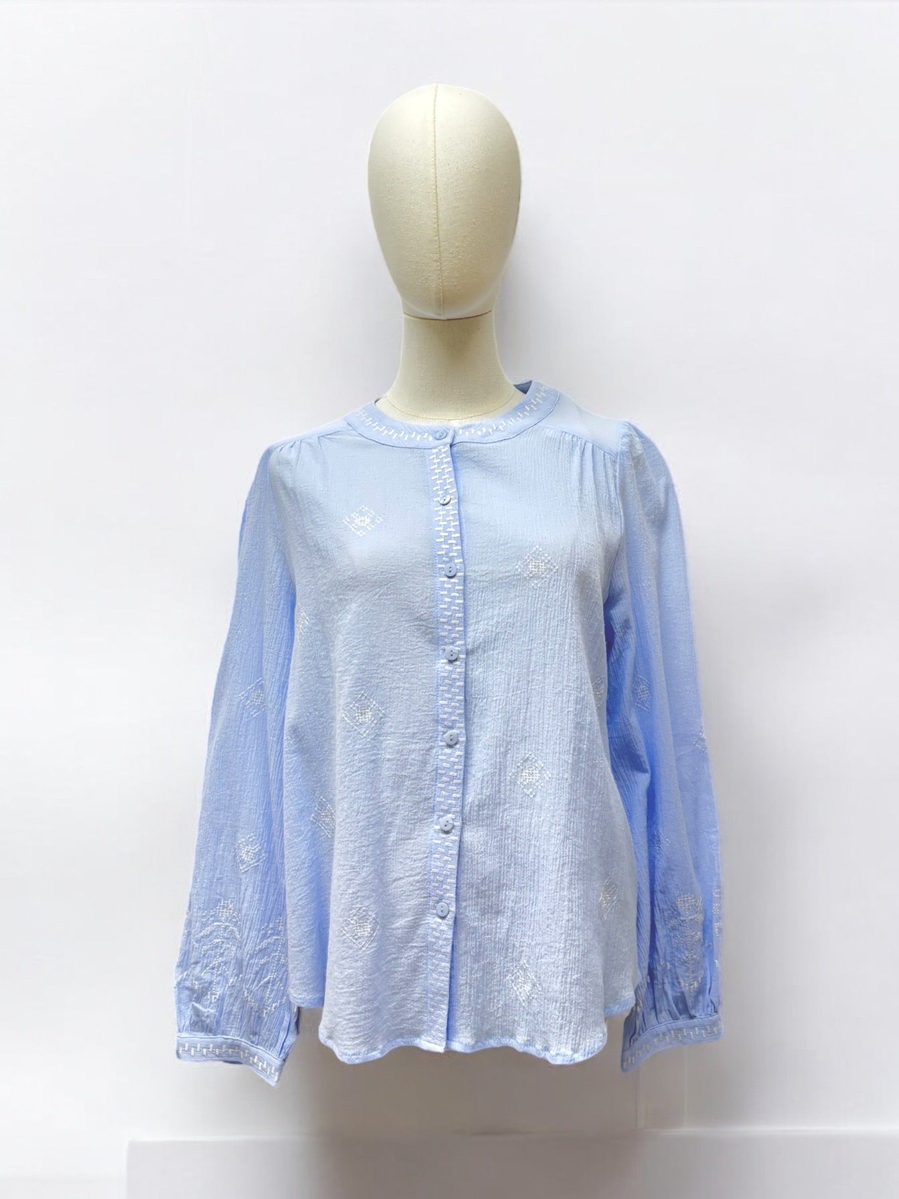 Blouse légère avec broderies  - 5617