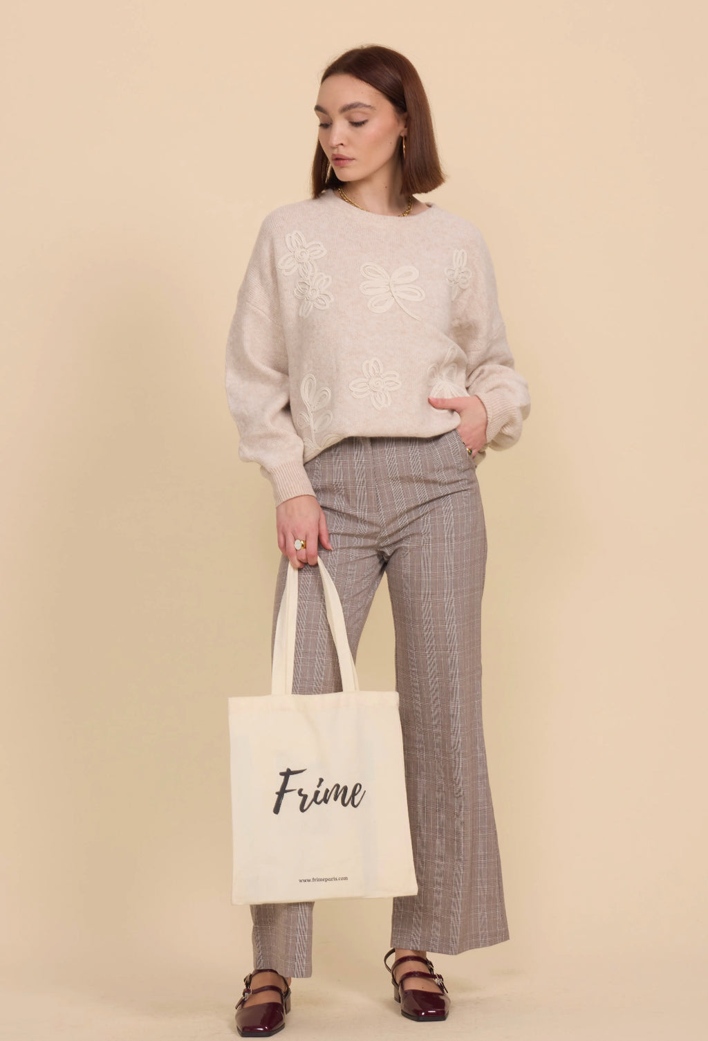 Pull en maille avec broderies fleuries - 5382