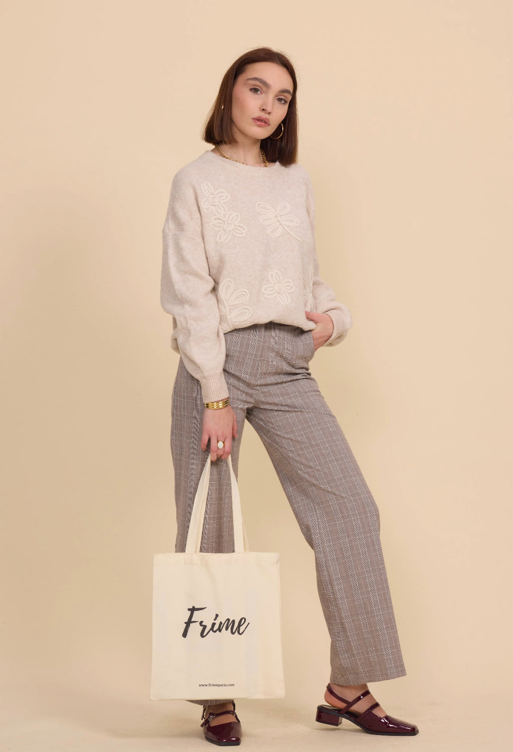 Pull en maille avec broderies fleuries - 5382
