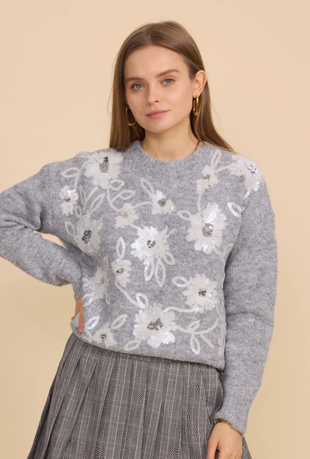 Pull en maille doux au toucher avec strass brodés en fleurs - 5378