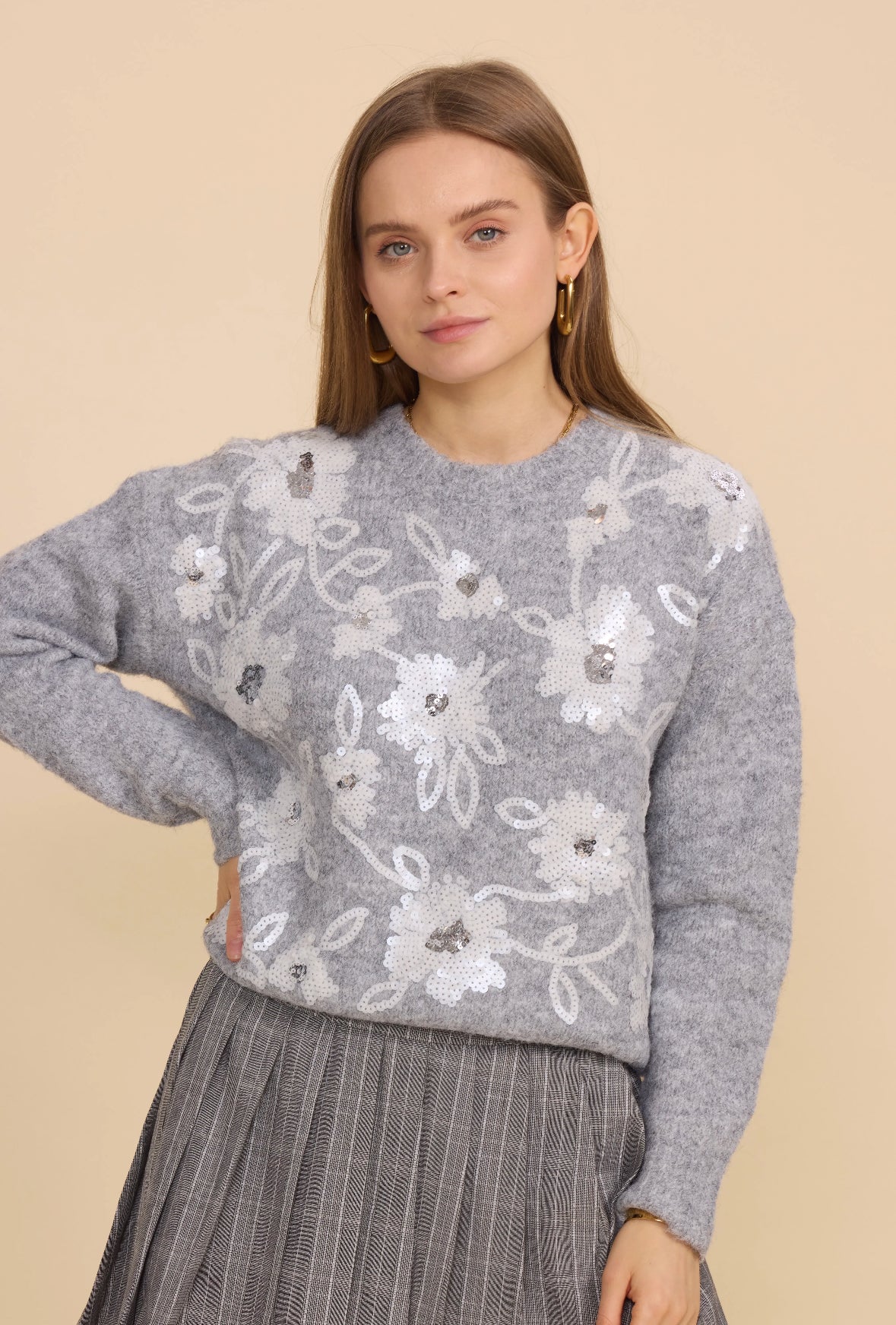 Pull en maille doux au toucher avec strass brodés en fleurs - 5378