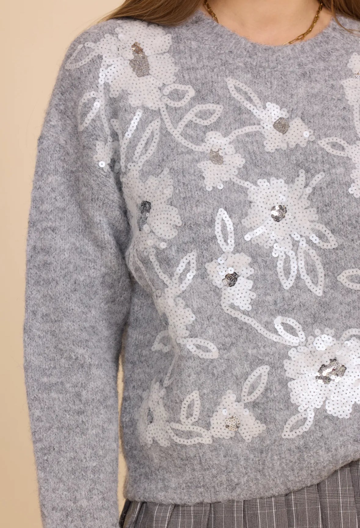 Pull en maille doux au toucher avec strass brodés en fleurs - 5378