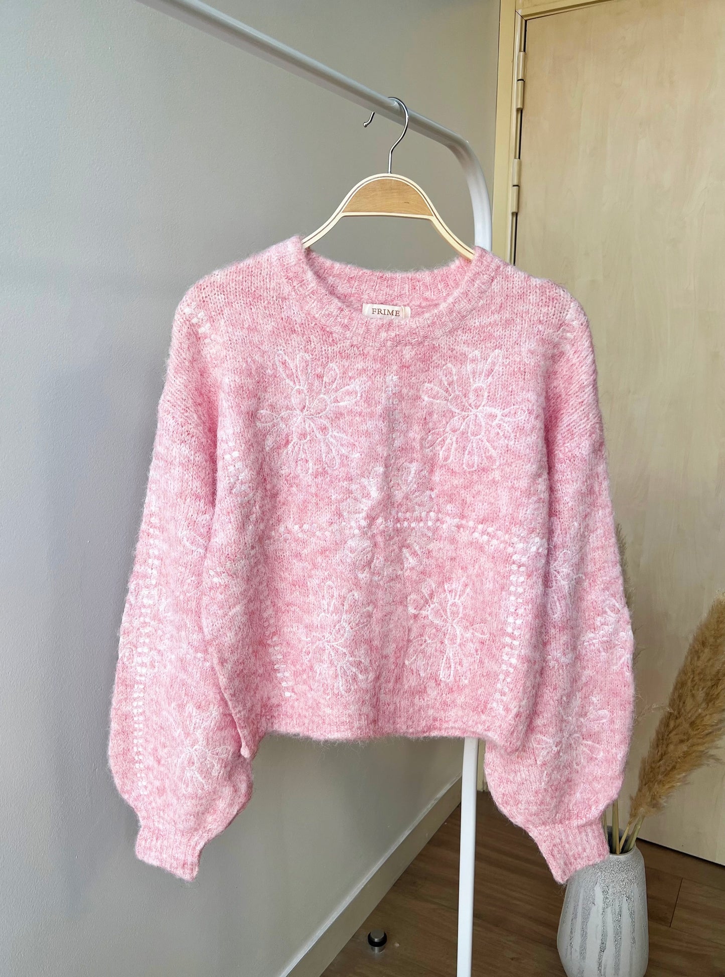 Pull en maille doux au toucher avec broderies de fleurs - 5388