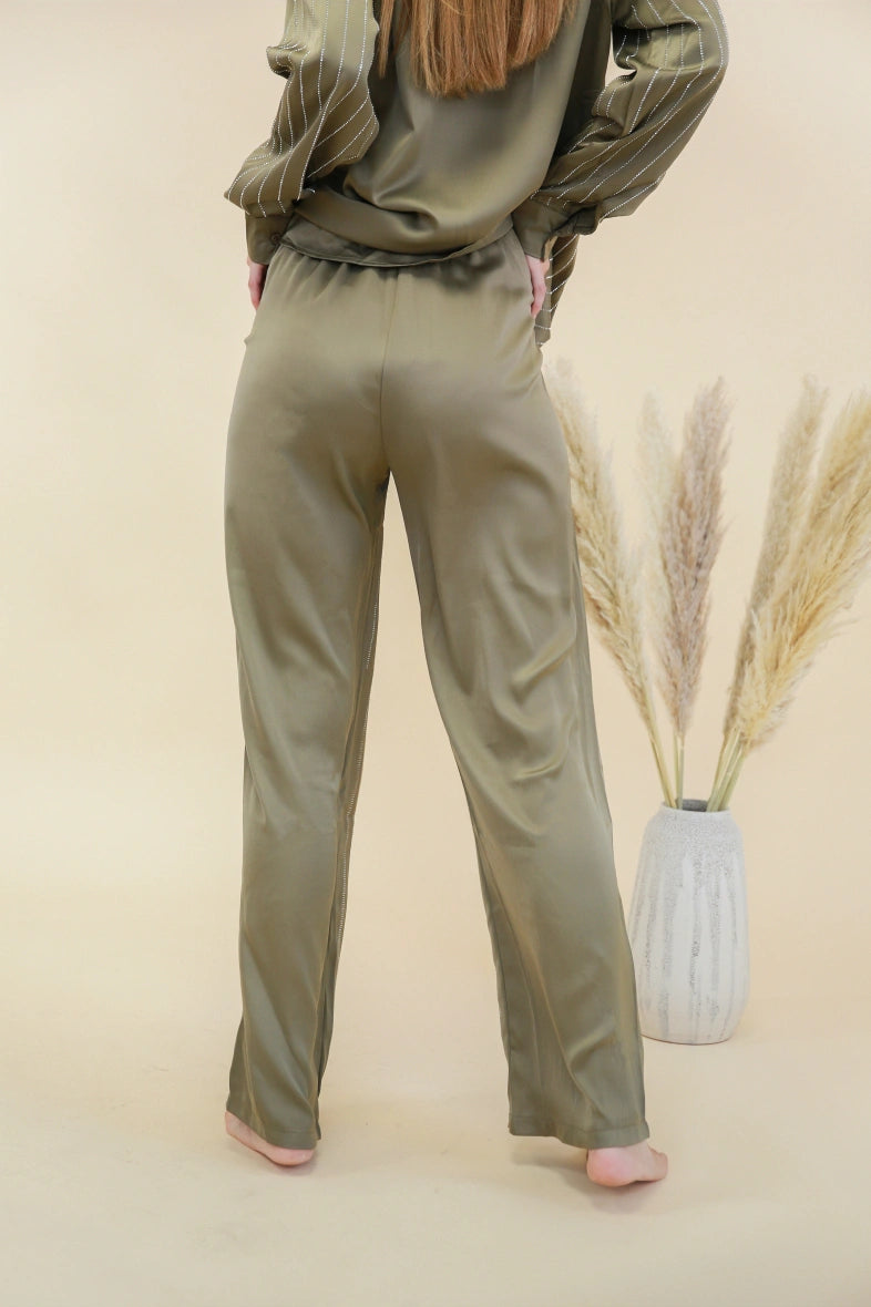 Pantalon fluide et satinée ornée de strass - 2486