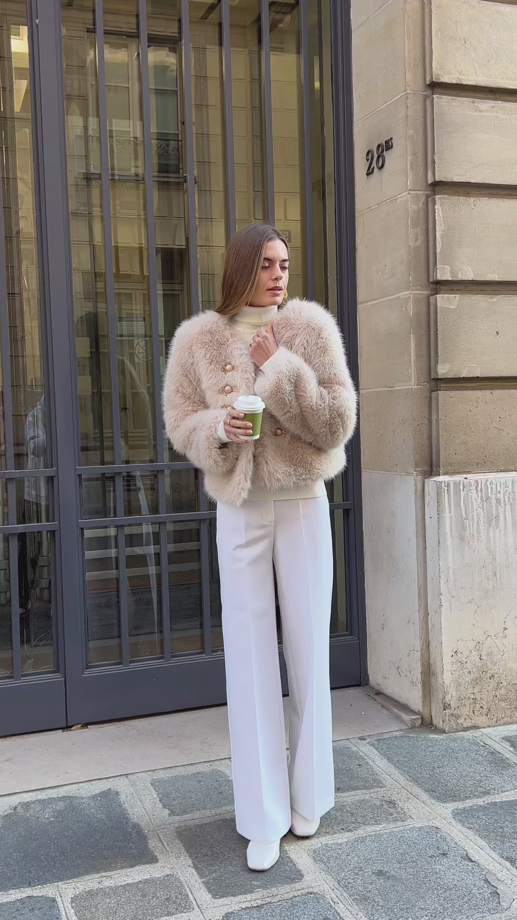 Manteau court en fausse fourrure - 2580